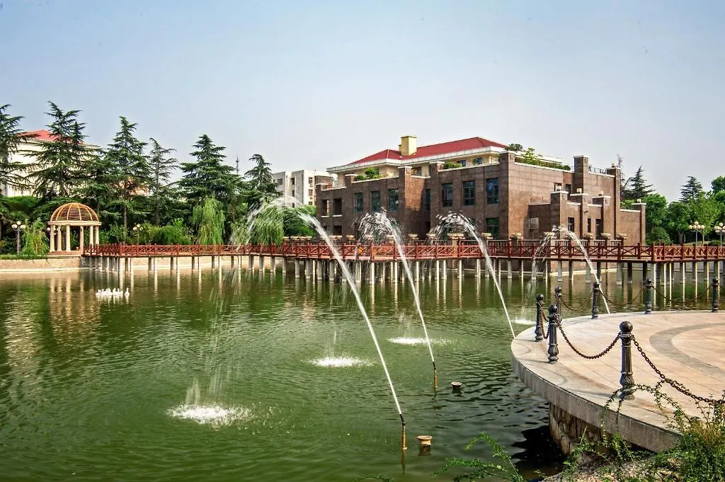 New Century Grand Hotel Luohe